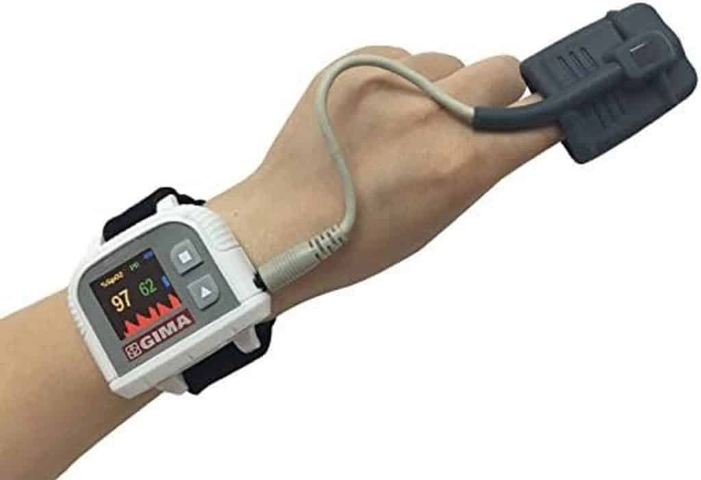 Test de l'oxymètre de pouls Gima pour poignet