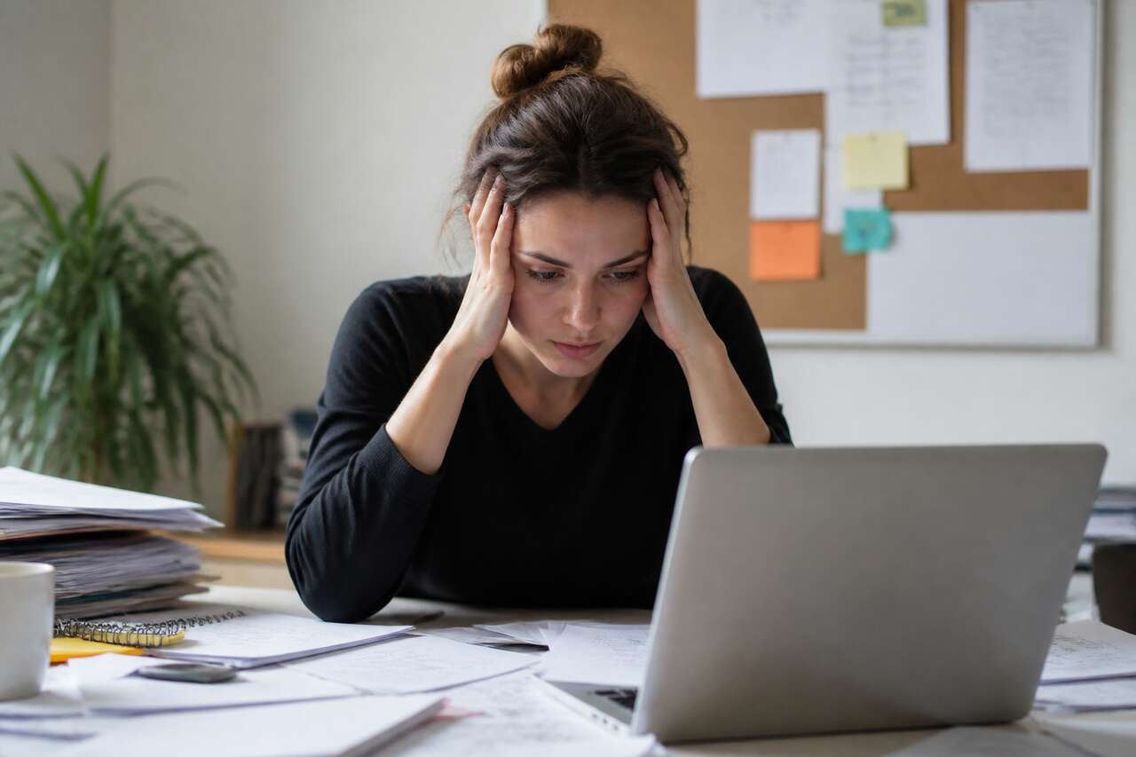 Les premiers signes de surcharge : les signaux faibles à ne pas banaliser Les premiers signes de surcharge : les signaux faibles à ne pas banaliser
